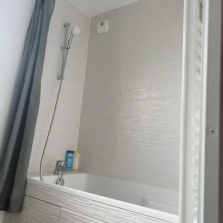 Apartment Charme Contemporain Et Balcon Verdoyant A *