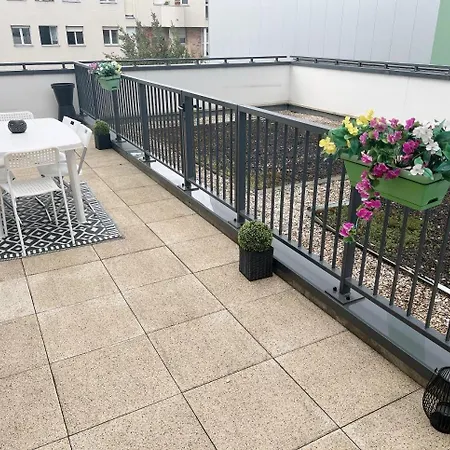 Apartment Charme Contemporain Et Balcon Verdoyant A