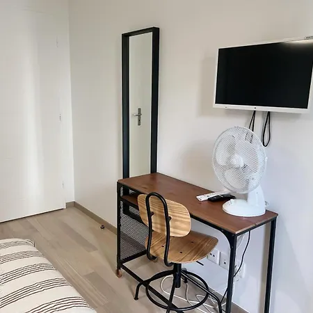 Charme Contemporain Et Balcon Verdoyant A Apartment Bois-Colombes