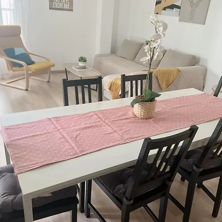Charme Contemporain Et Balcon Verdoyant A Apartment