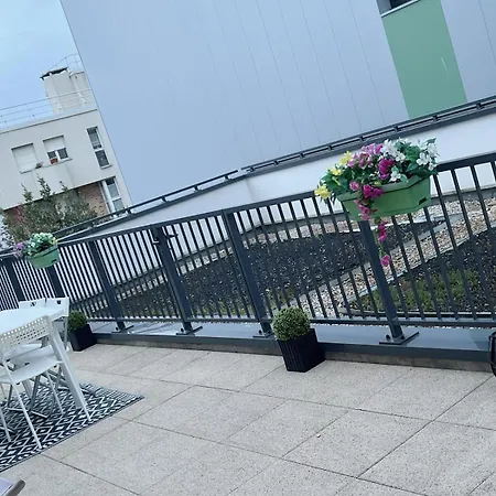 Charme Contemporain Et Balcon Verdoyant A Apartment *