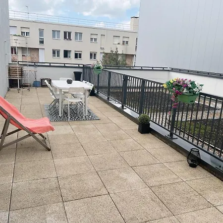 Charme Contemporain Et Balcon Verdoyant A Apartment Bois-Colombes