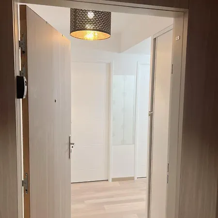 Apartment Charme Contemporain Et Balcon Verdoyant A