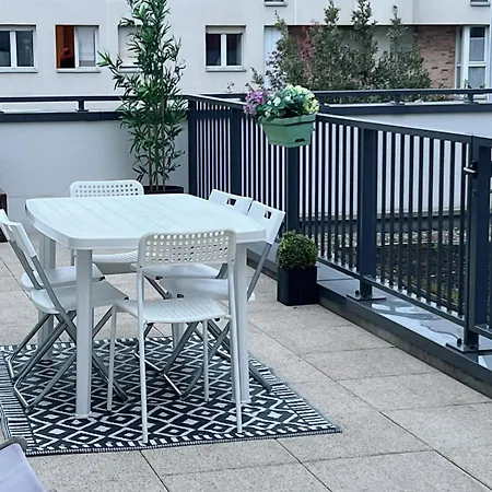 Charme Contemporain Et Balcon Verdoyant A Apartment Bois-Colombes