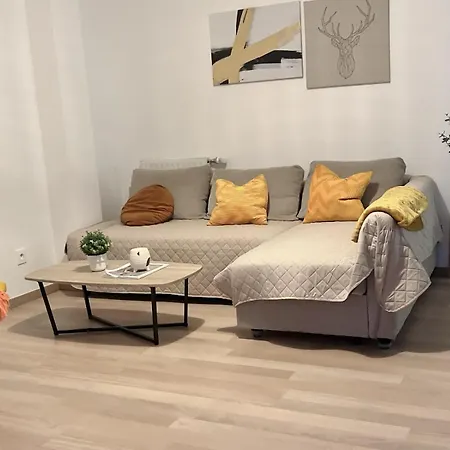 Charme Contemporain Et Balcon Verdoyant A Apartment *