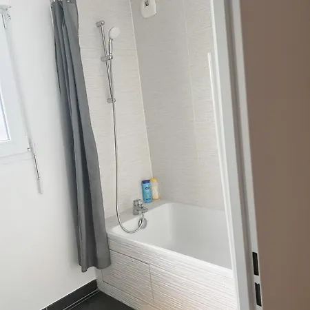 Apartment Charme Contemporain Et Balcon Verdoyant A