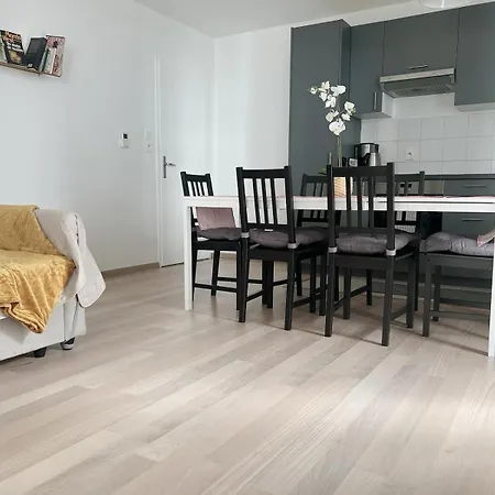 Charme Contemporain Et Balcon Verdoyant A